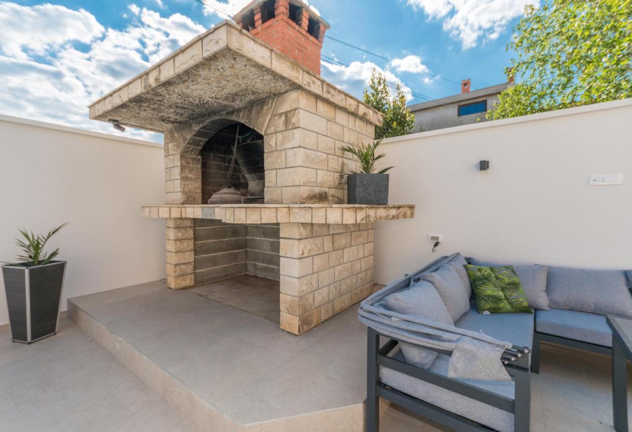 זאדאר Apartment Jakov With A Pool מראה חיצוני תמונה